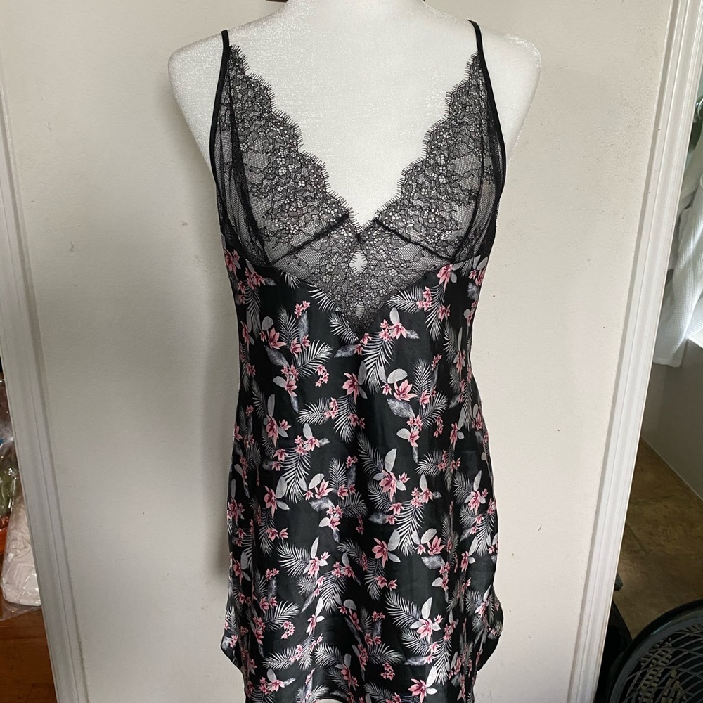 Victoria Secret Lace Plunge Slip - NWOT (Medium)